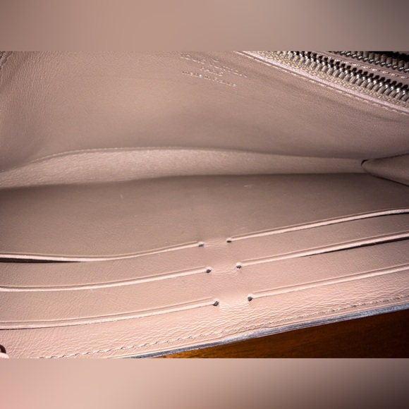 Louis Vuitton Pink Long Wallet Portefeuille Capucines with LV Emblem Branding - Picture 14 of 16